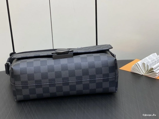 S-Cape Messenger VUITTON LOUIS 0426